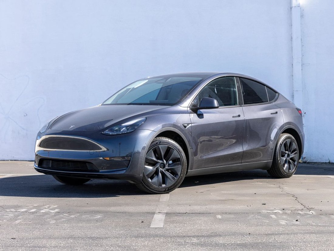 Suv in Azusa, CA, United States 3 - 18531438