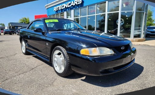 1995 Ford Mustang GT Convertible 2D in Flat rock, MI, United States 1
