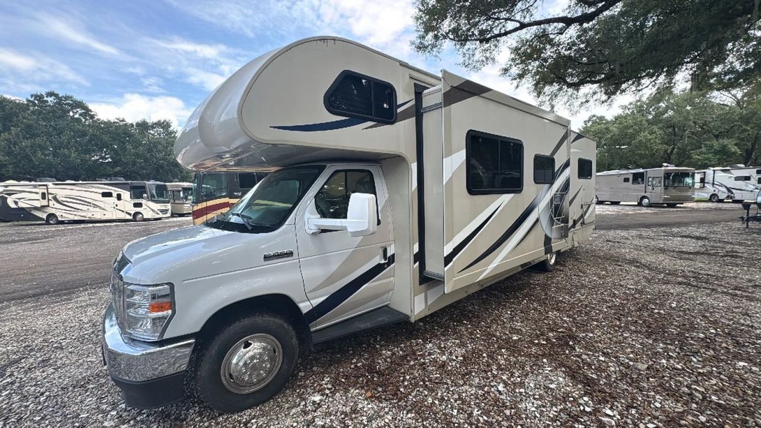2018 Thor Motor Coach Four Winds 30D in Thonotosassa, FL, United States 3 - 18585657