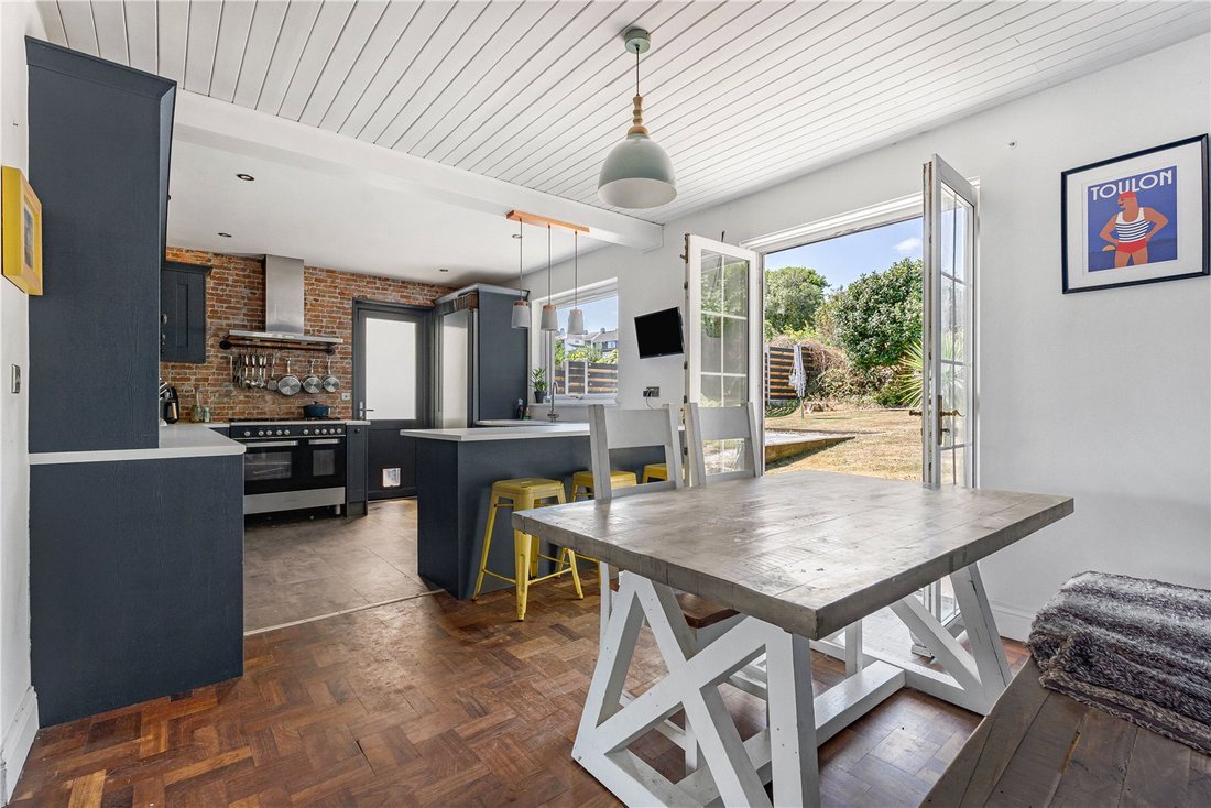 Bungalow in Truro, England 4 - 18580660