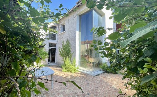 Villa in Pavé des Gardes, Chaville, France 1