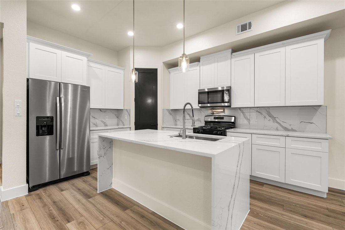 Houston, Texas, United States 3 - 18585031