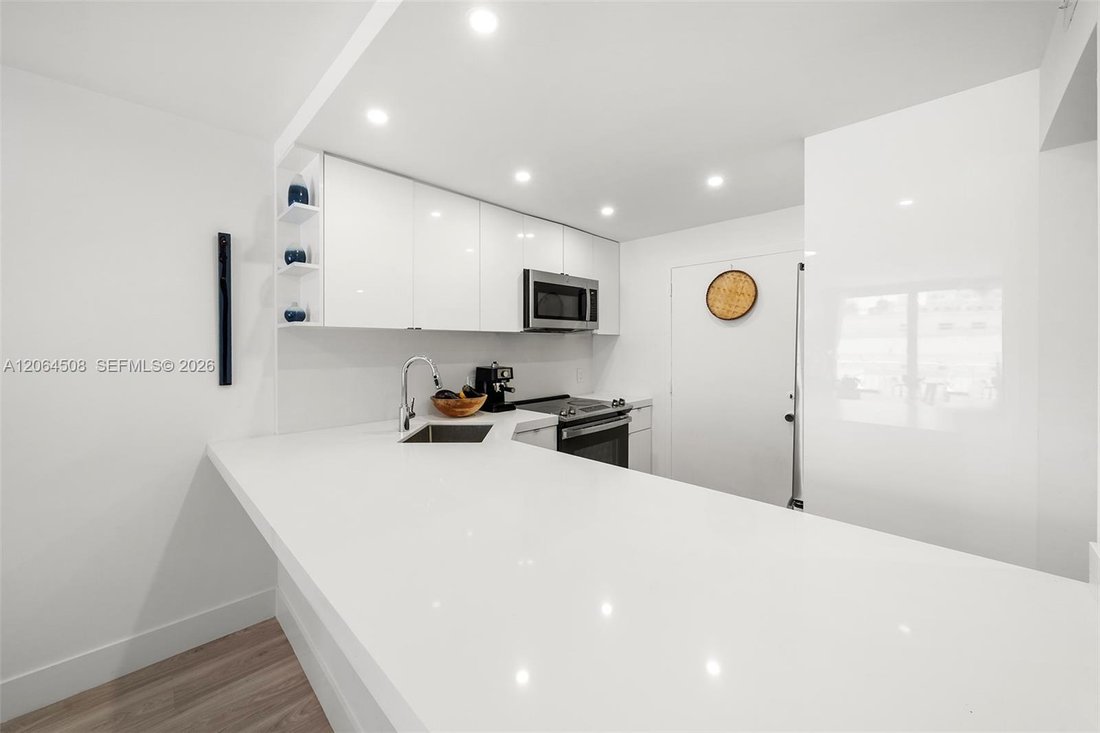 Condo in Miami Beach, Florida, United States 5 - 18585176
