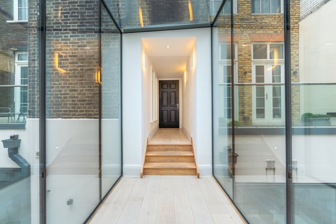 Condo in WC2, Westminster, England 4 - 18585531