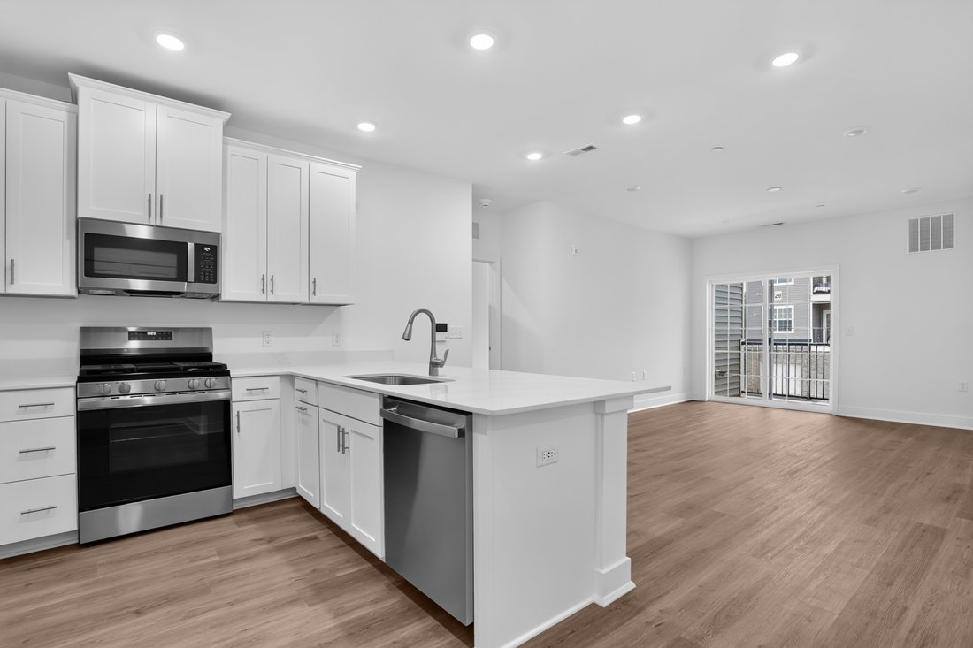 Condo in Monroe Township, New Jersey, United States 3 - 18533357