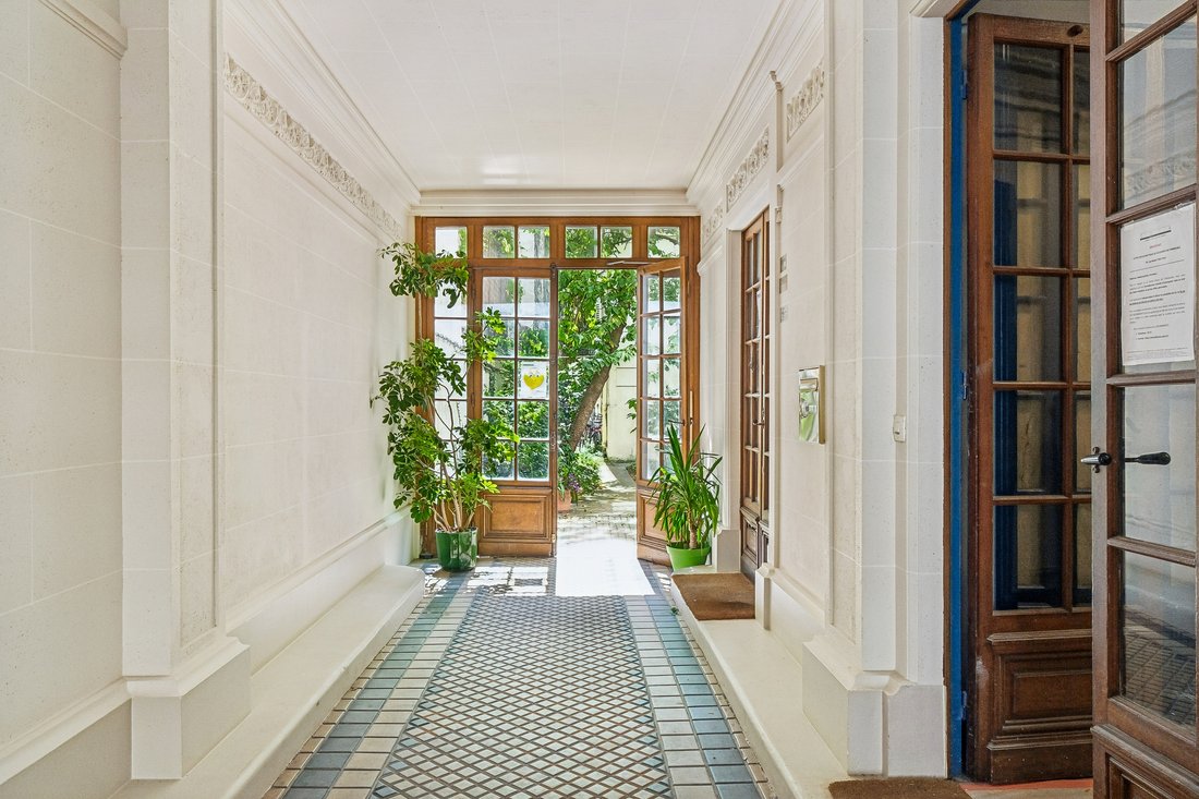 Apartment in Batignolles-Cardinet, Paris 17e Arrondissement, Paris 2 - 18582482