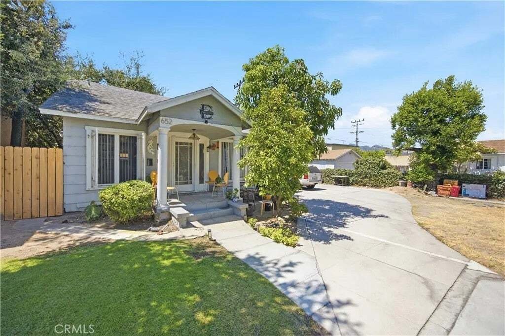 Glendale, California, United States 3 - 18584608