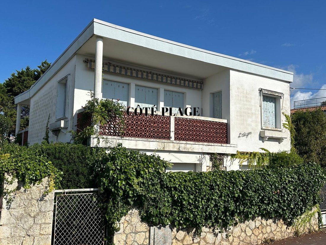 House in Vaux-sur-Mer, Nouvelle-Aquitaine, France 1 - 18574689