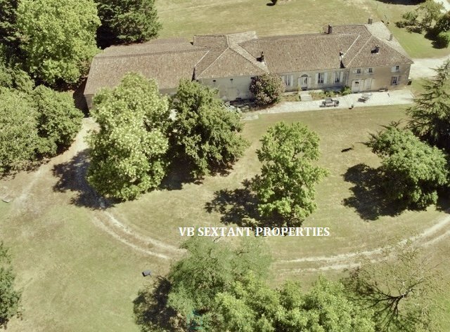 House in Saint-Germain-de-Grave, Nouvelle-Aquitaine, France 1 - 16770099