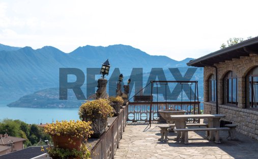 Villa a Tavernola Bergamasca, Lombardia, Italia 1