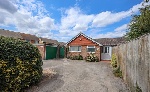 Bungalow in Burgess Hill, England 1