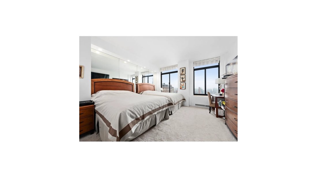New York, New York, United States 3 - 18585288