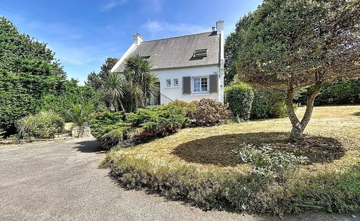 Land in Bourg, Guidel, France 1