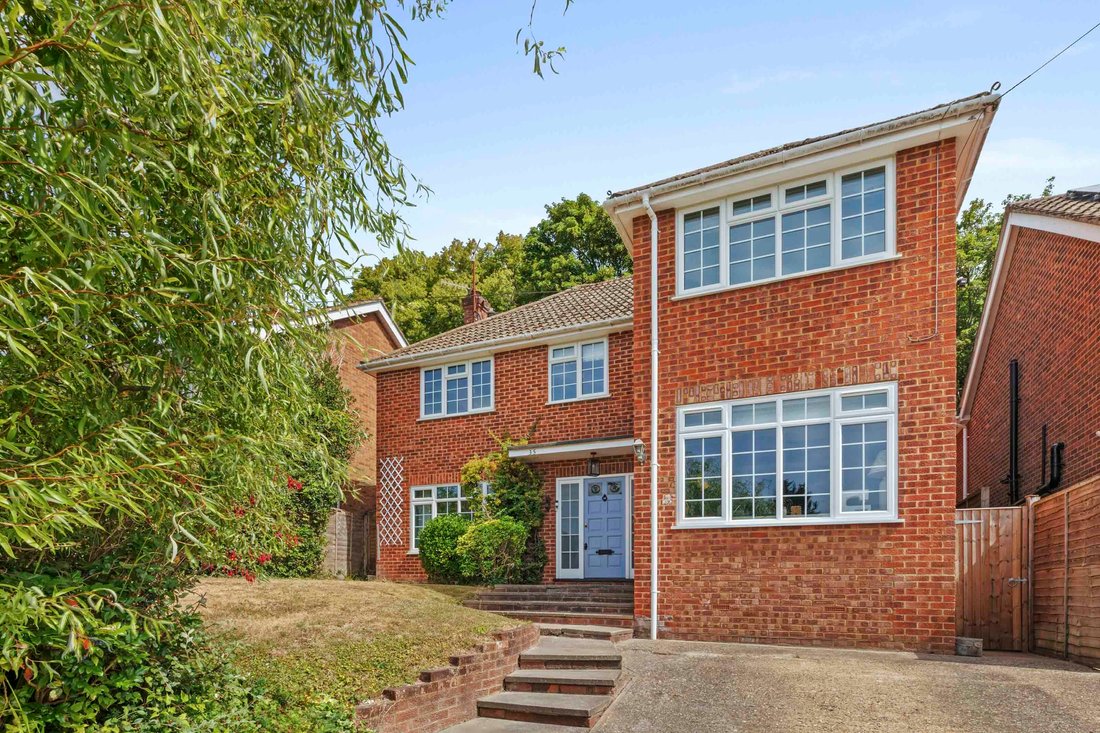 House in Hughenden Valley, England 2 - 18583611