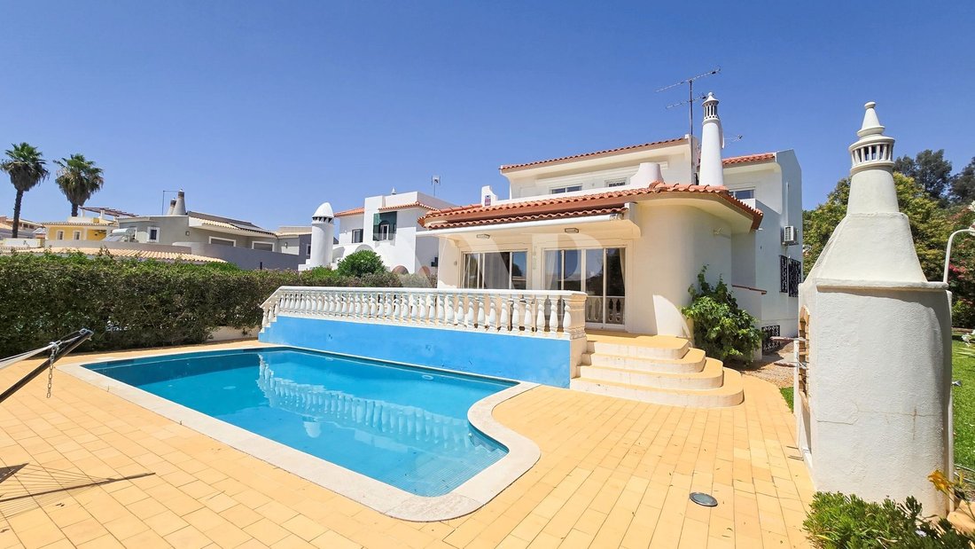Villa in Quarteira, Algarve, Portugal 1 - 18585459