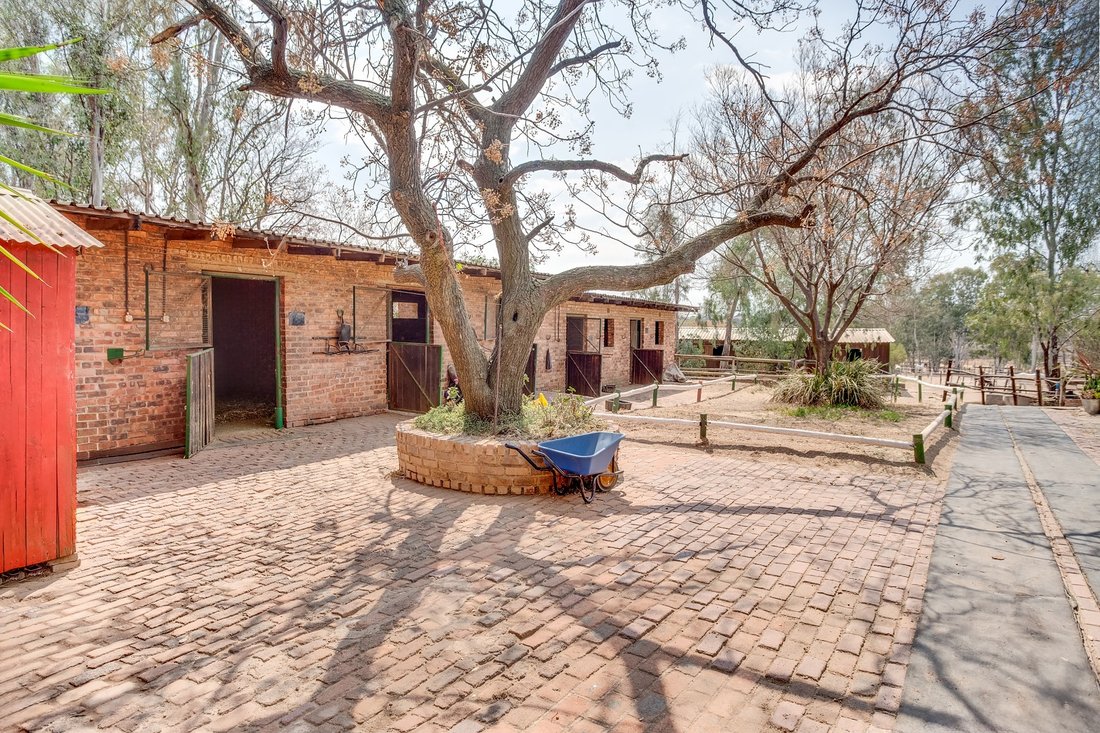 Farm Ranch in Johannesburg, Gauteng, South Africa 5 - 18581635
