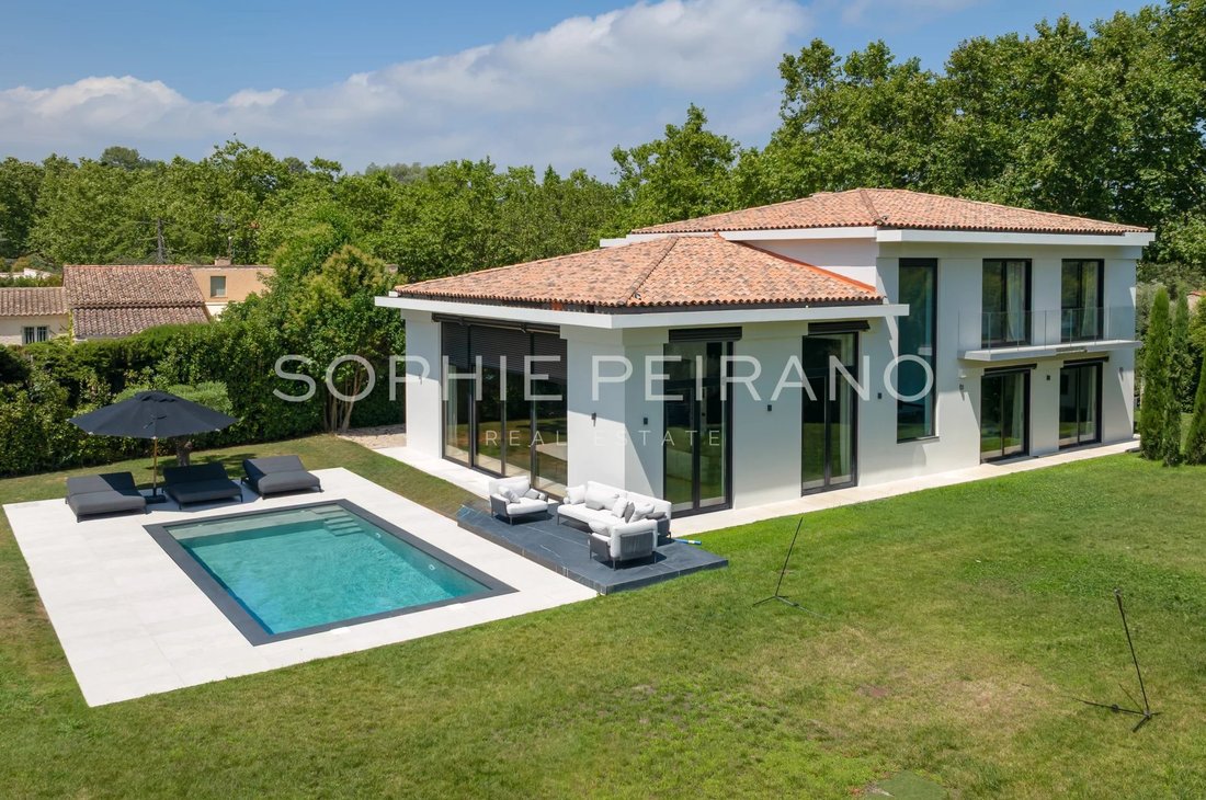 Villa in Mougins, Provence-Alpes-Côte d'Azur, France 1 - 18582444