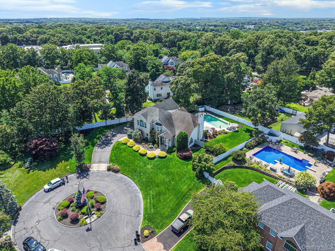 House in Lake Grove, New York, United States 2 - 18585149