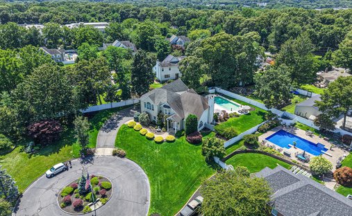 House in Lake Grove, New York, United States 1