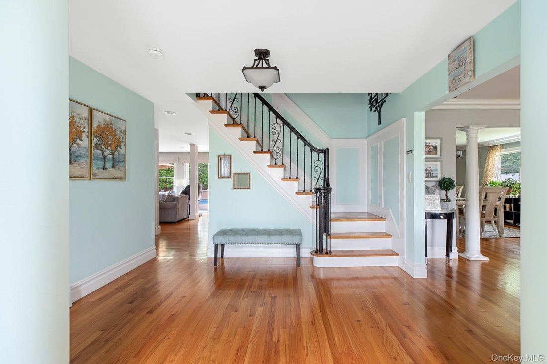 House in West Islip, New York, United States 4 - 18585188