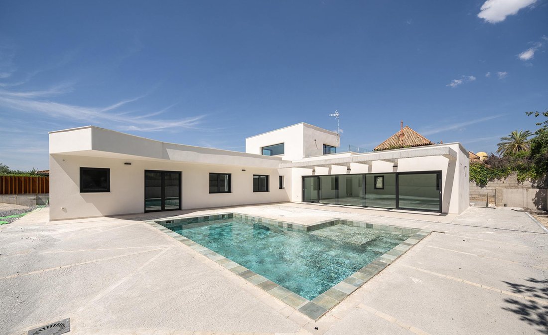 Villa in Otura, Villa de Otura, Andalusia 1 - 18584285