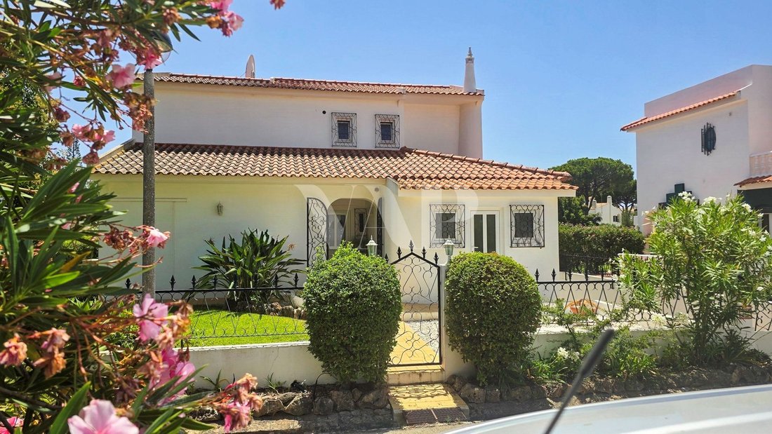 Villa en Quarteira, Algarve, Portugal 1 - 18585459