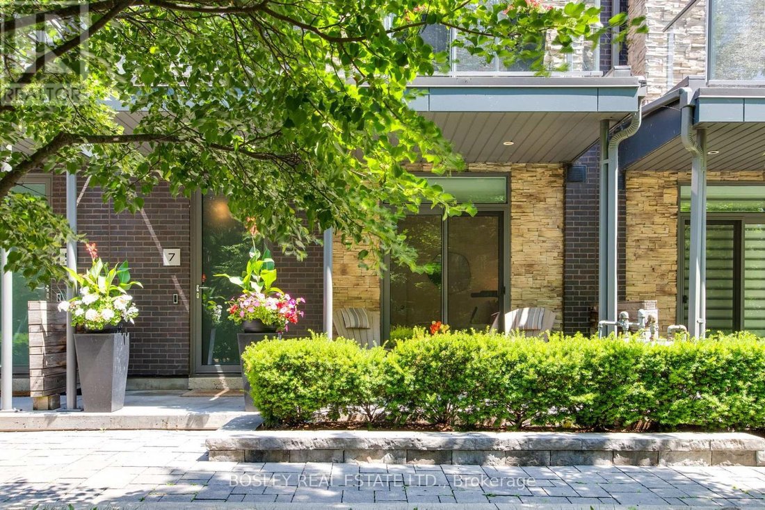 Townhouse in Mississauga, Ontario, Canada 3 - 18554051