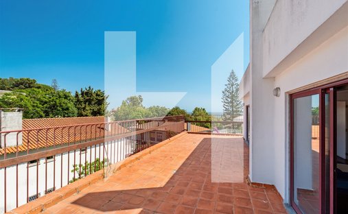 House in Paco de Arcos, Lisbon, Portugal 1