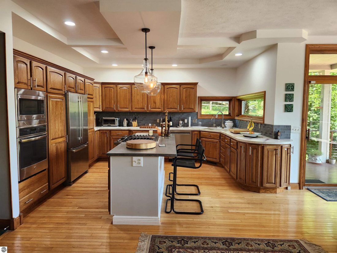 House in Suttons Bay, Michigan, United States 3 - 18569072