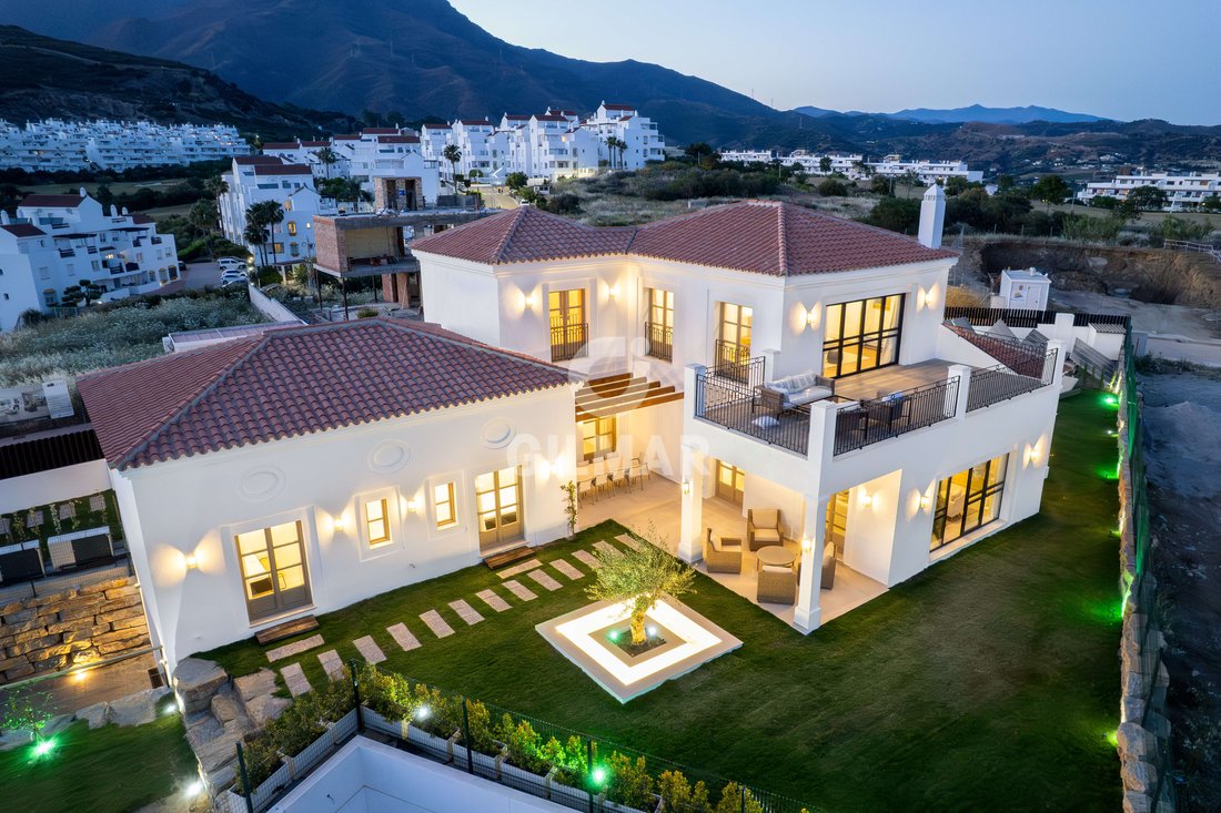 Villa in Estepona, Andalusien, Spanien 1 - 18582289