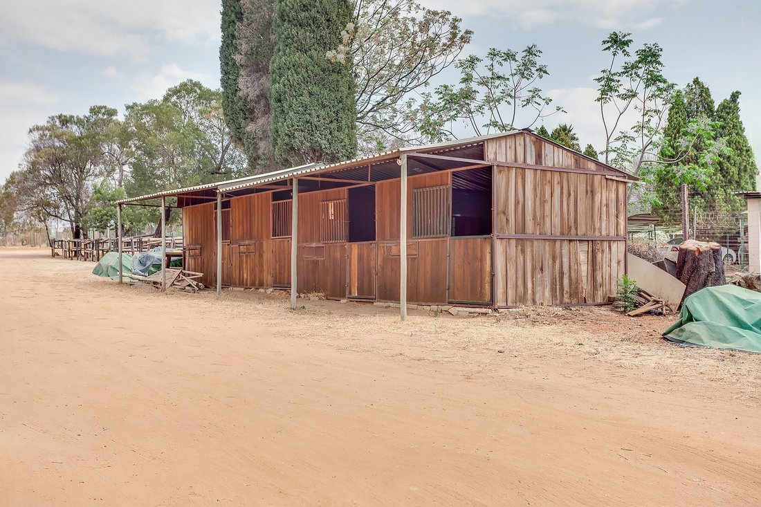Farm Ranch in Johannesburg, Gauteng, South Africa 2 - 18581635