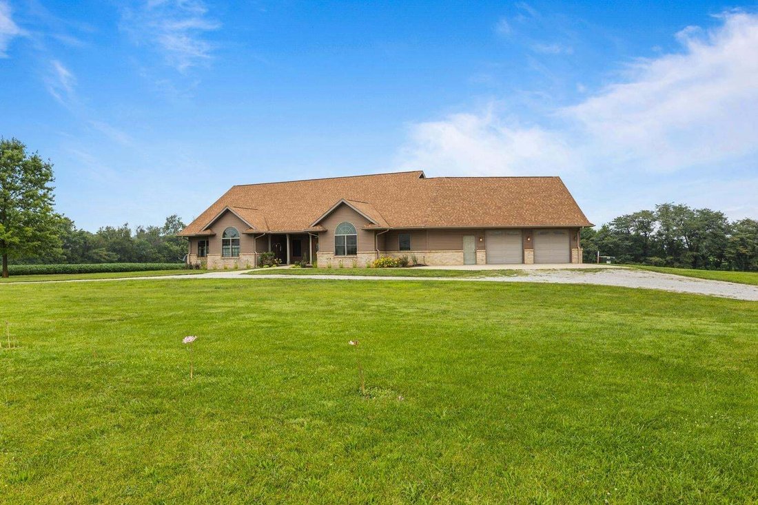 House in Tuscola, Illinois, United States 3 - 18584551