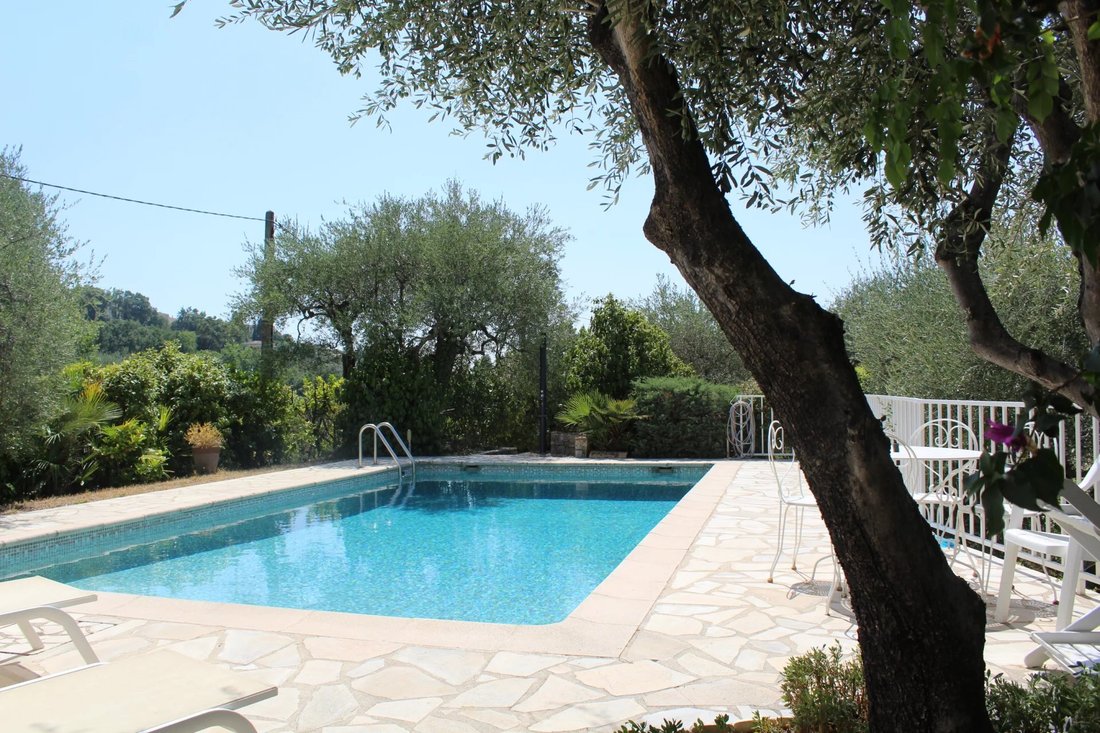 Villa in Grasse, Provence-Alpes-Côte d'Azur, France 1 - 18146444