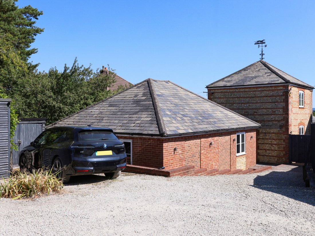 House in Lower Bourne, England 4 - 18585270