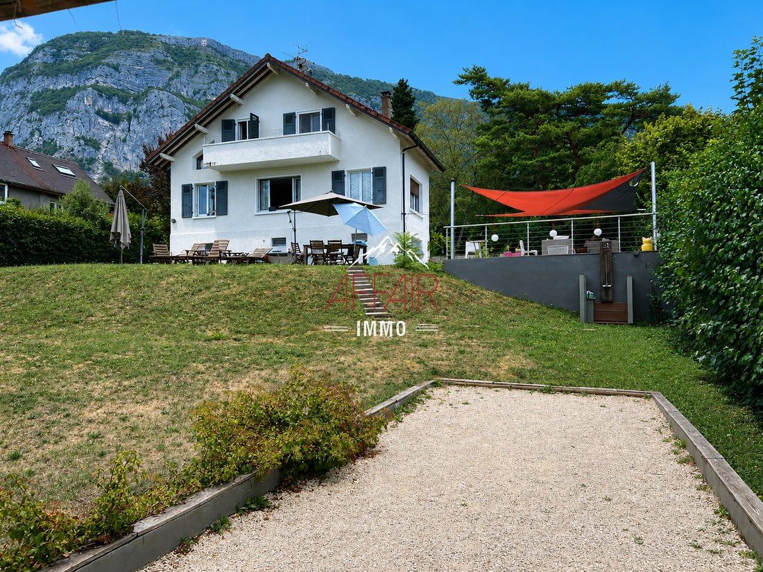 House in Collonges-sous-Salève, Auvergne-Rhône-Alpes, France 1 - 18584085
