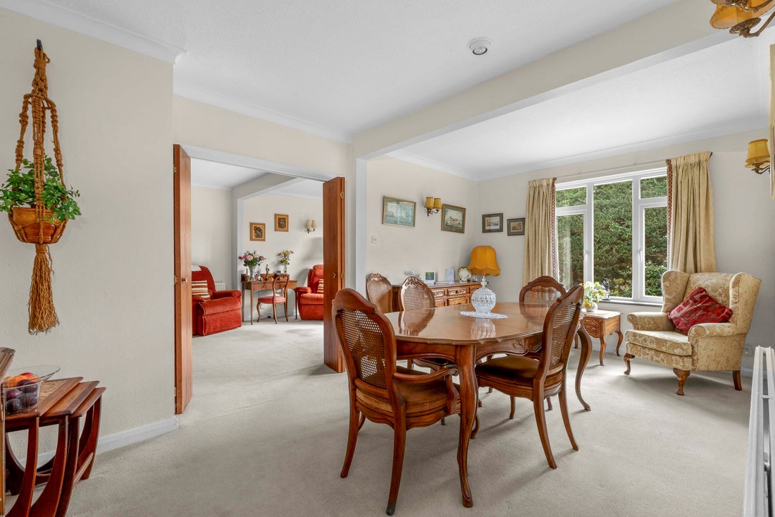 Bungalow in Seer Green, England 3 - 18581069