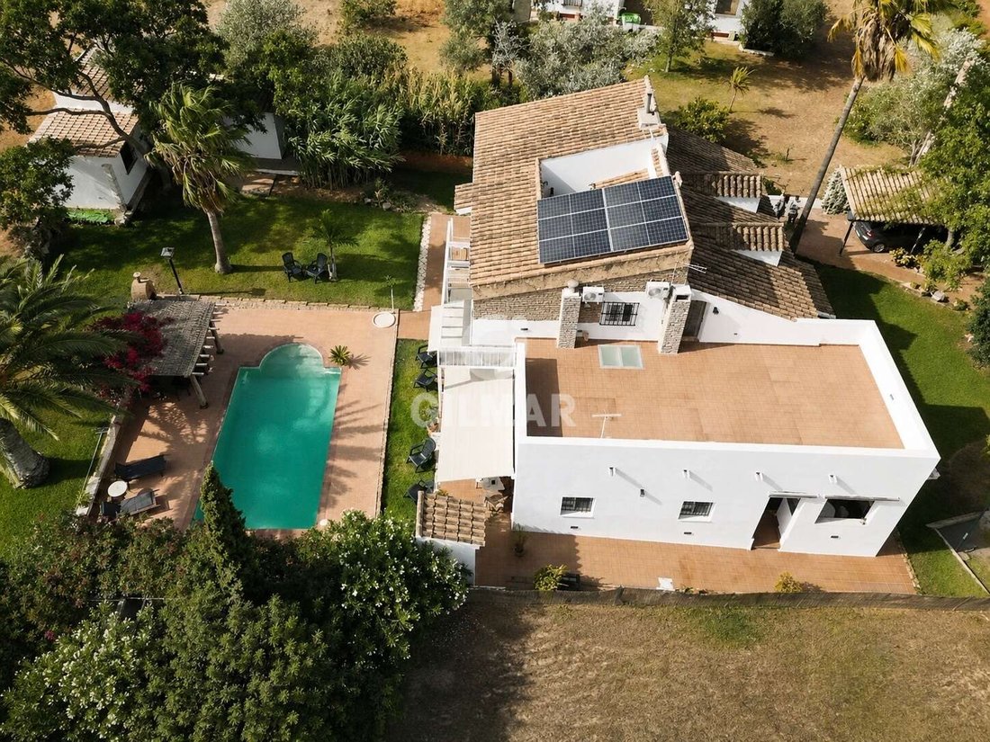 Villa in Chiclana de la Frontera, Andalusia, Spain 3 - 18581177