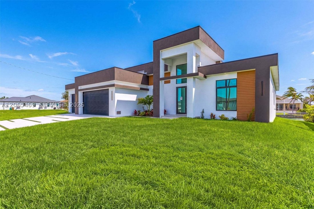 House in Cape Coral, Florida, United States 3 - 18584438