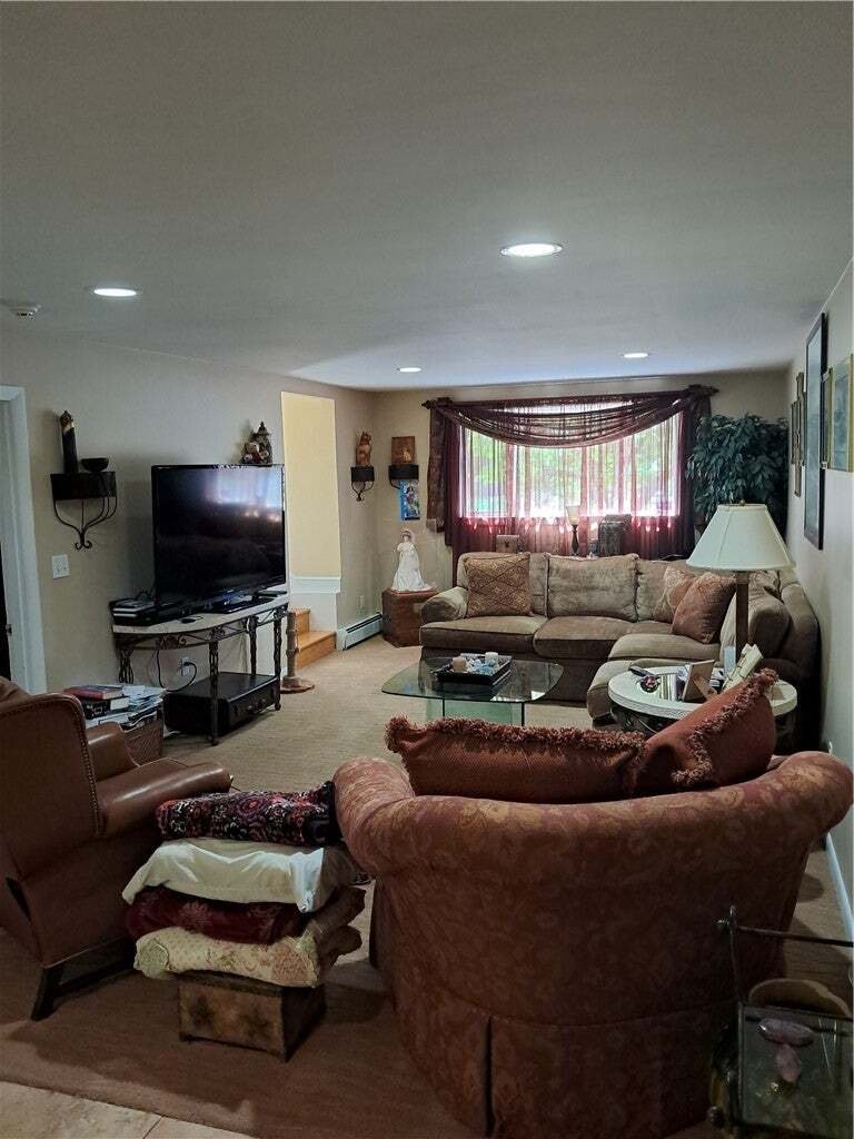 House in Cranston, Rhode Island, United States 4 - 18583872