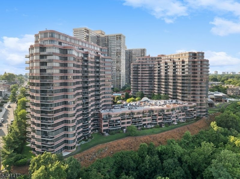 Condo in Carlstadt, New Jersey, United States 1 - 18584764