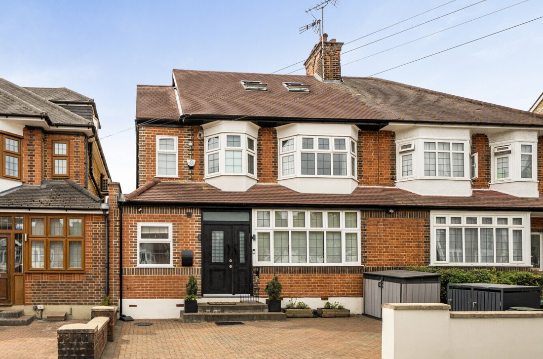 House in Barnet, England 1 - 18583592
