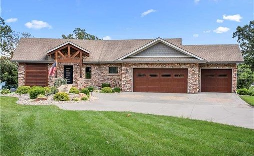 House in Lake Lotawana, Missouri, United States 1