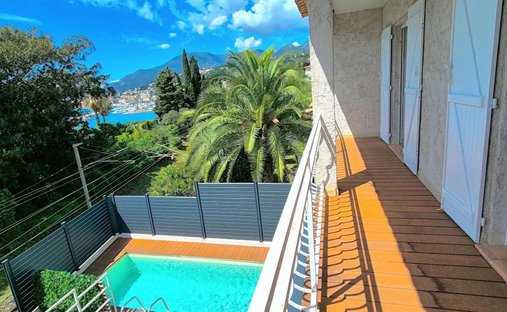 Maison à Menton, Provence-Alpes-Côte d'Azur, France 1