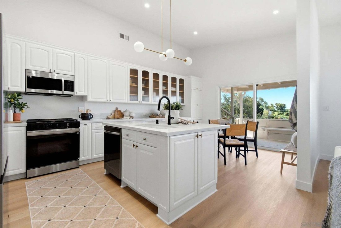 San Diego, California, United States 1 - 18584588