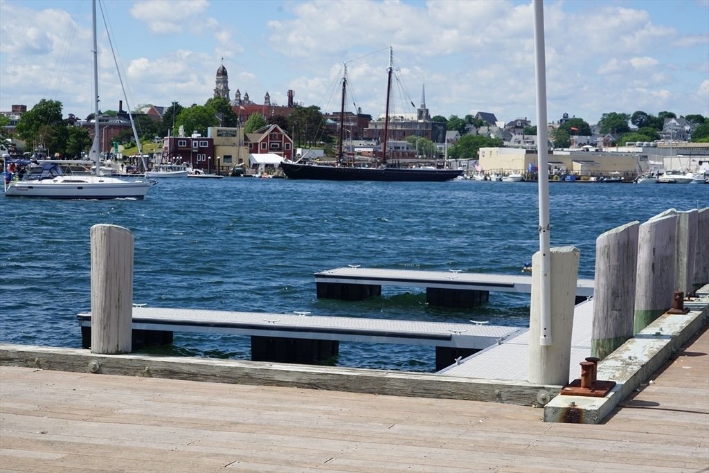 Condo in Gloucester, Massachusetts, United States 1 - 17984067