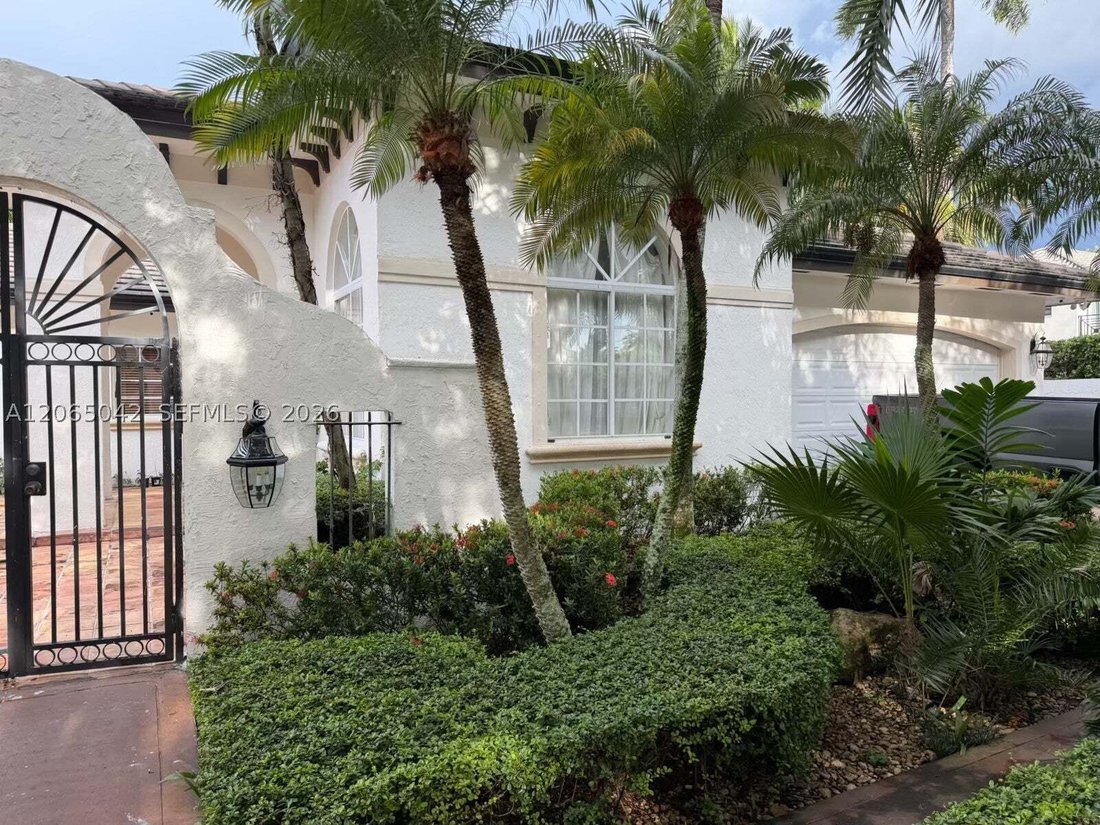 House in Hialeah, Florida, United States 5 - 18584437