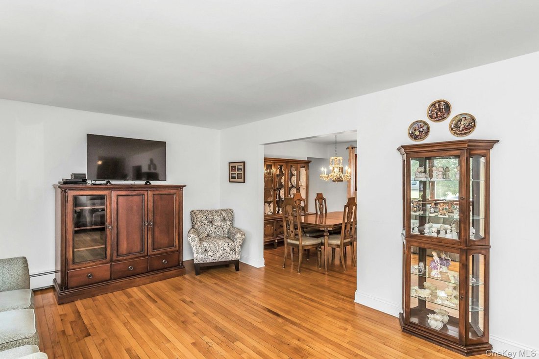 House in Lindenhurst, New York, United States 3 - 18585184