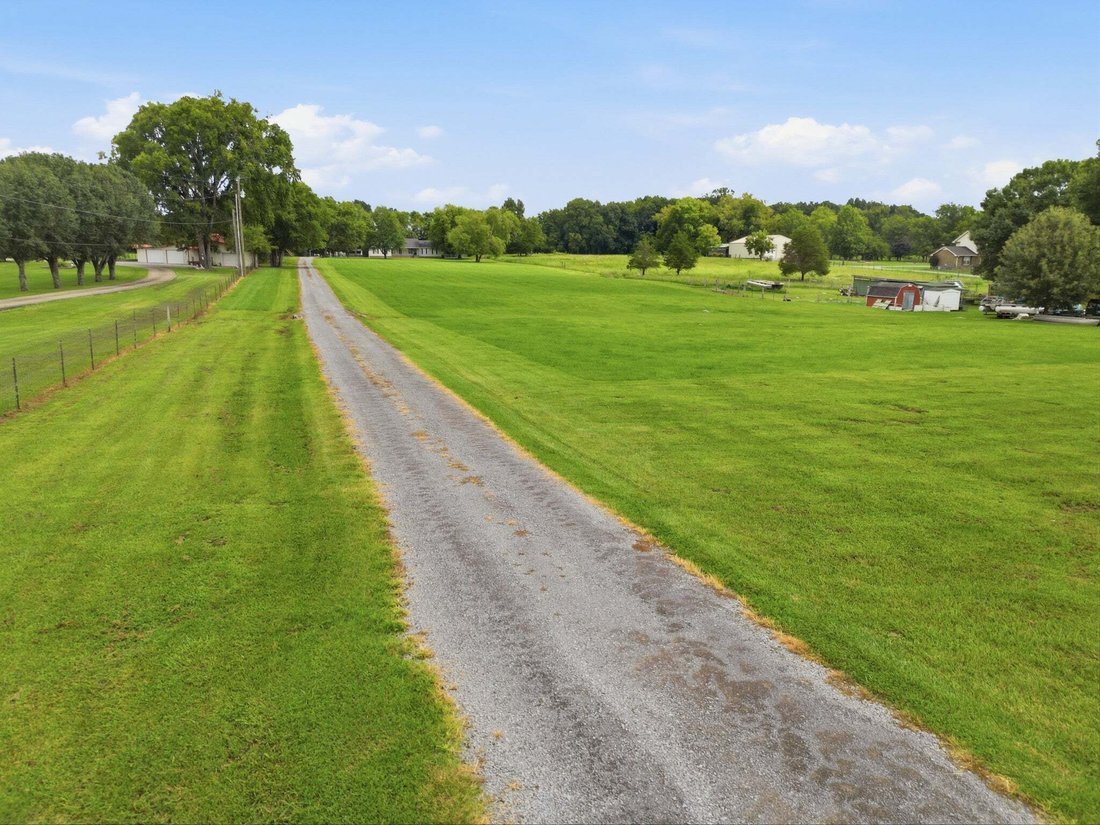 House in Lebanon, Tennessee, United States 3 - 18581672