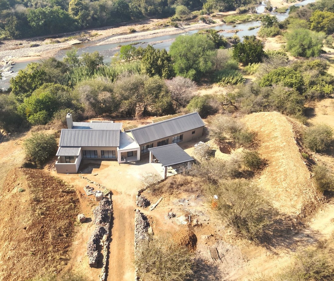 House in Hoedspruit, Limpopo, South Africa 1 - 17242043