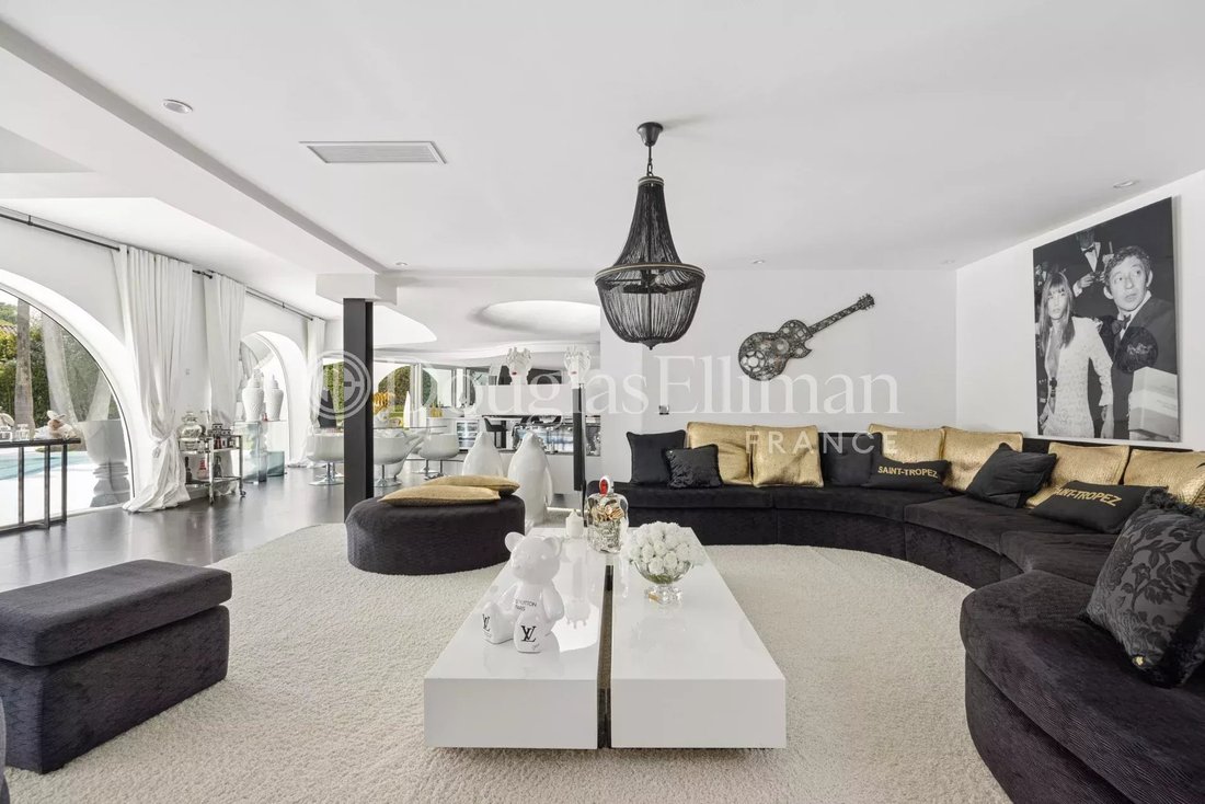 Villa in Mougins, Provence-Alpes-Côte d'Azur, France 2 - 18582426
